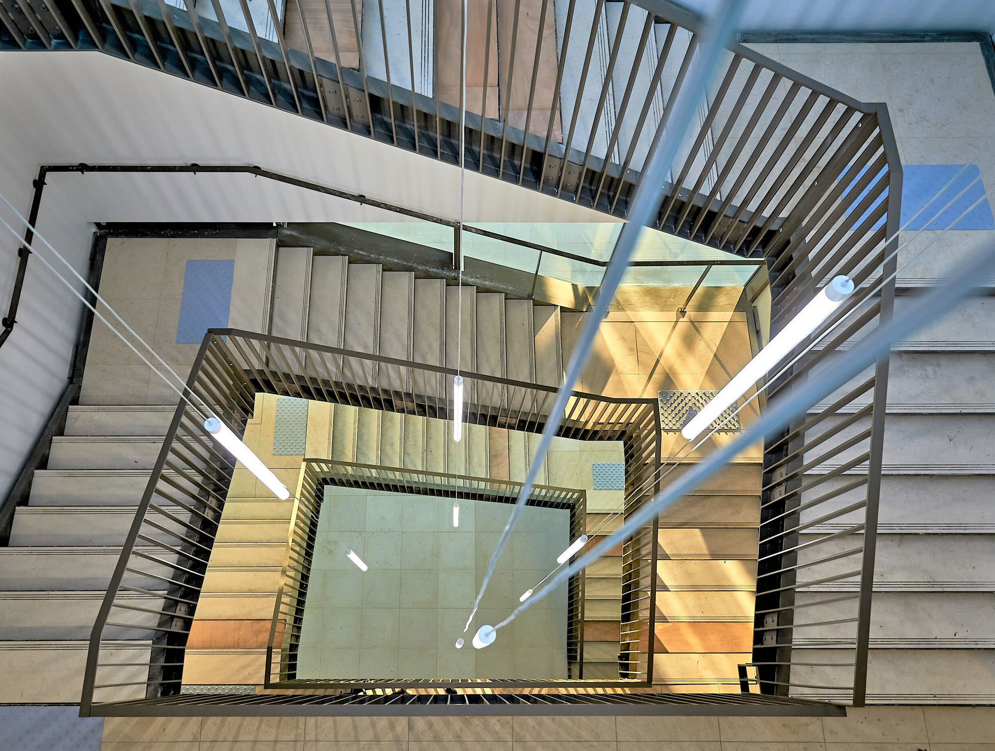 L'escalier monumental, Bureaux, Pierre, HGA – Hubert Godet Architectes